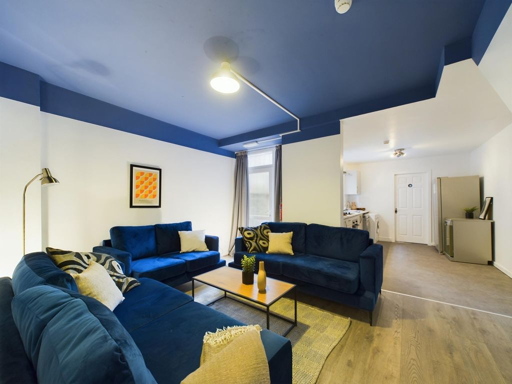 Property photo 1 of 22 A Spacious And Stylish Modern Living Room, Perfect...