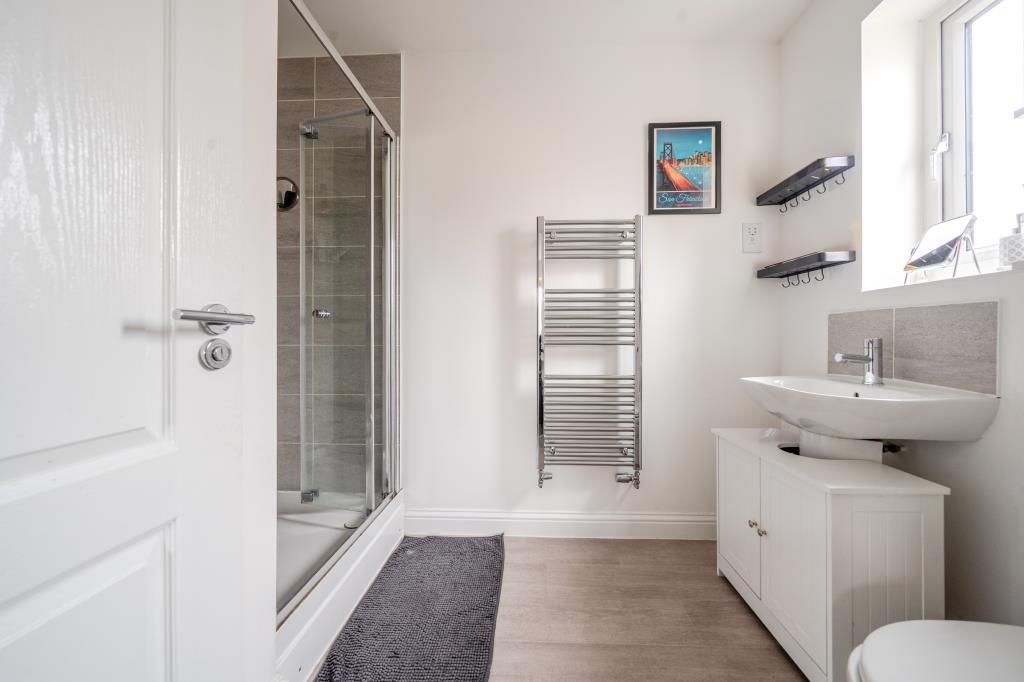 Property photo 3 of 20 Bathroom