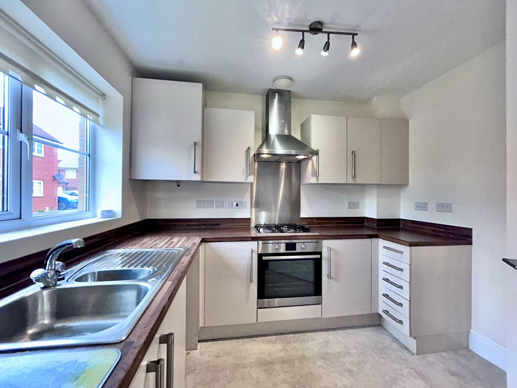 Property photo 2 of 13 Kitchen