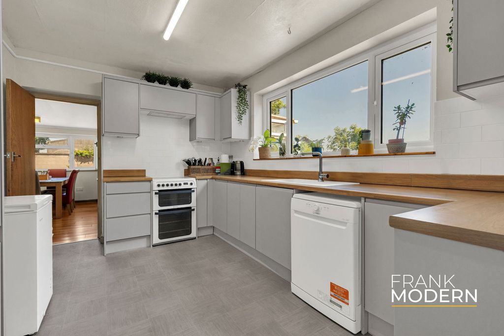 Property photo 3 of 58 Kitchen
