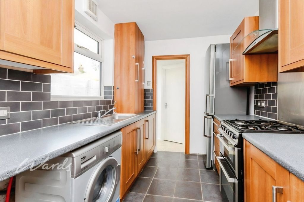 Property photo 3 of 7 Kitchen