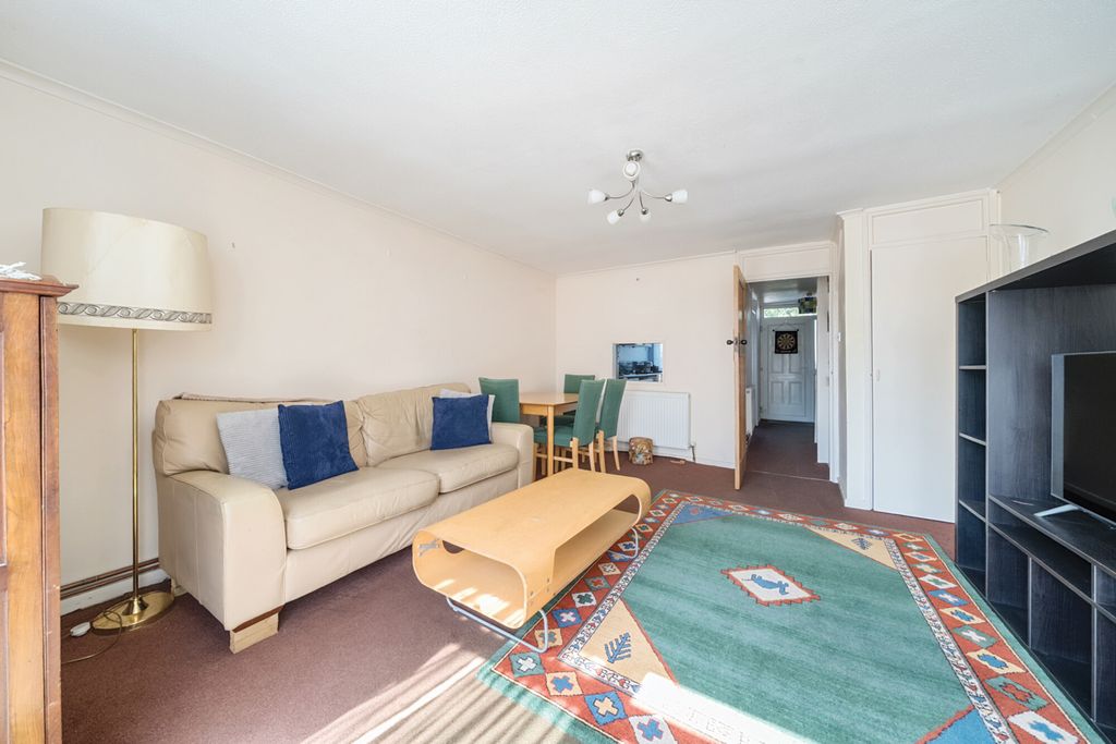 Property photo 3 of 16 1325519-7-6870E7E...