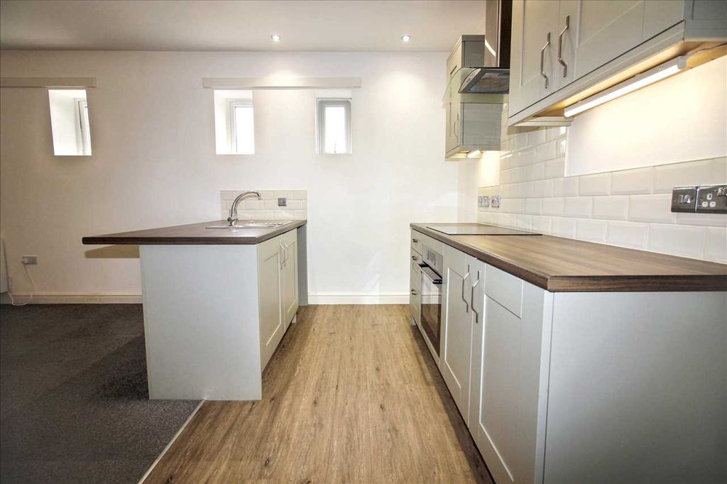 Property photo 3 of 7 Kitchen