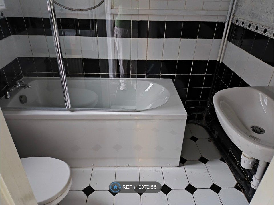 Property photo 2 of 8 Bathroom