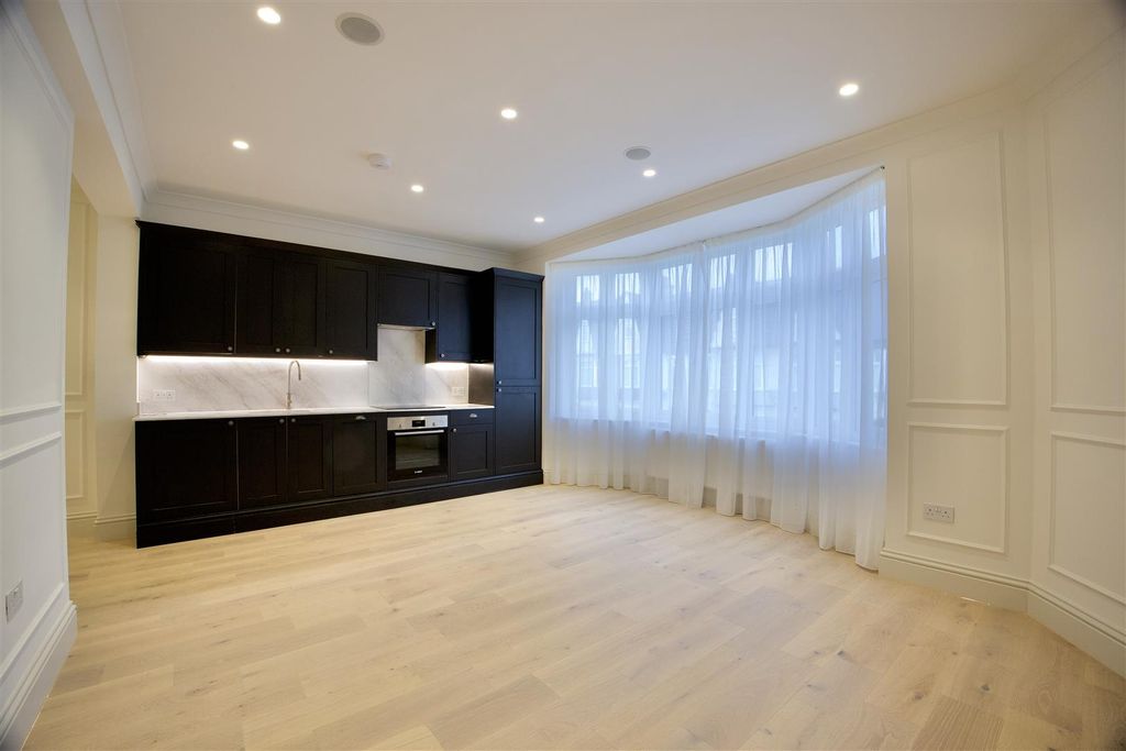 Property photo 2 of 18 Lounge/Kitchen/Diner