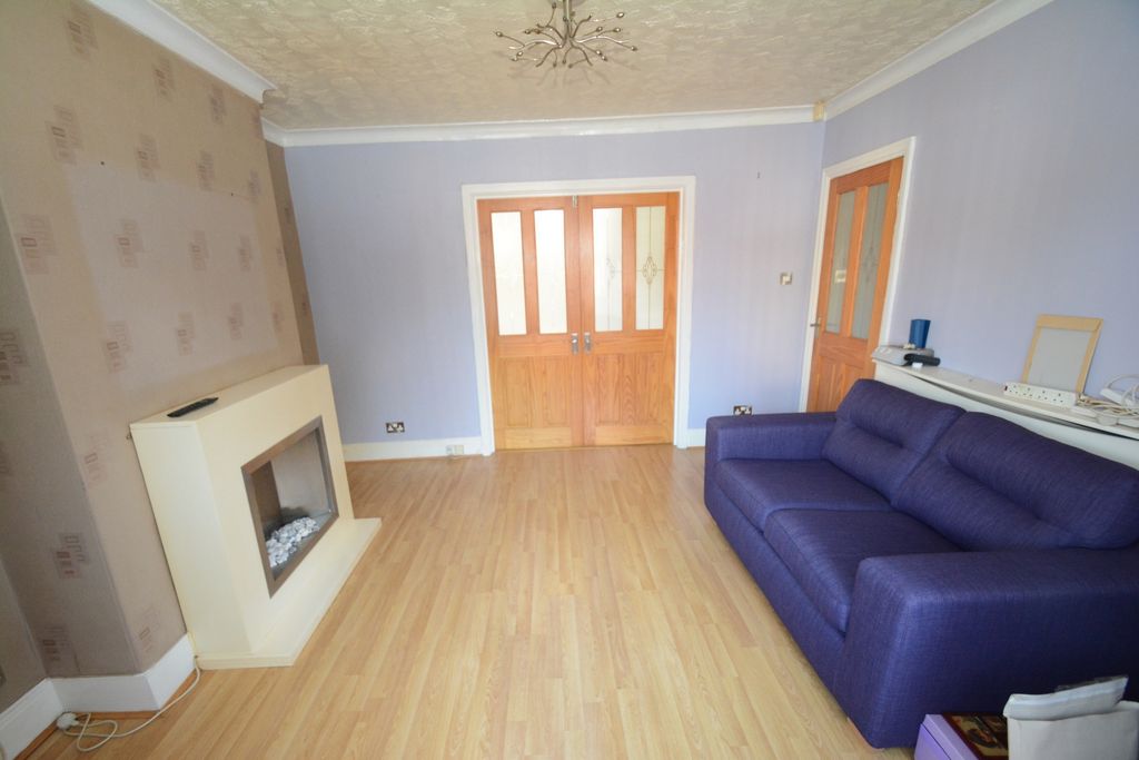 Property photo 2 of 16 Lounge