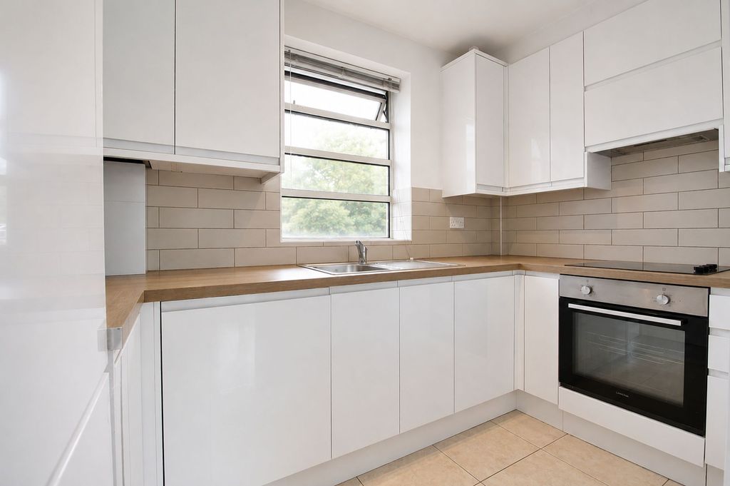 Property photo 1 of 6 Kitchen