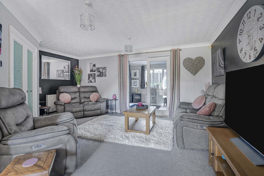 Property photo 2 of 31