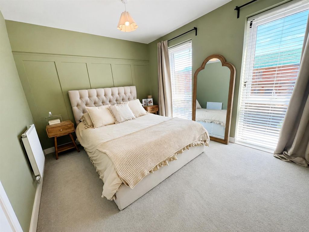 Property photo 3 of 18 Bedroom 1