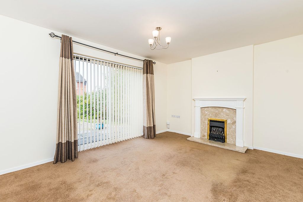 Property photo 3 of 8 Lounge