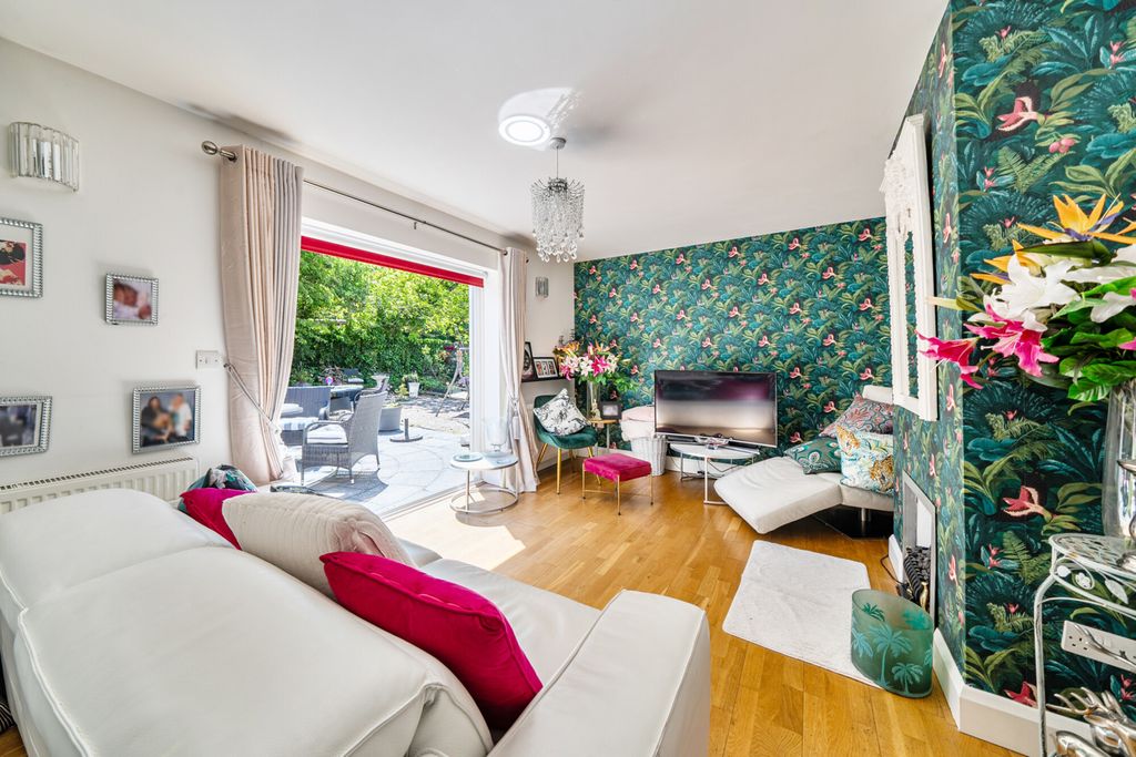 Property photo 2 of 17 1452582-5-69F1Fcd...