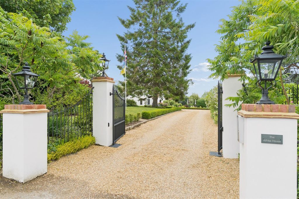 Additional image 5 of 6 bed detached house for saleHigh Road, Soulbury, Buckinghamshire LU7