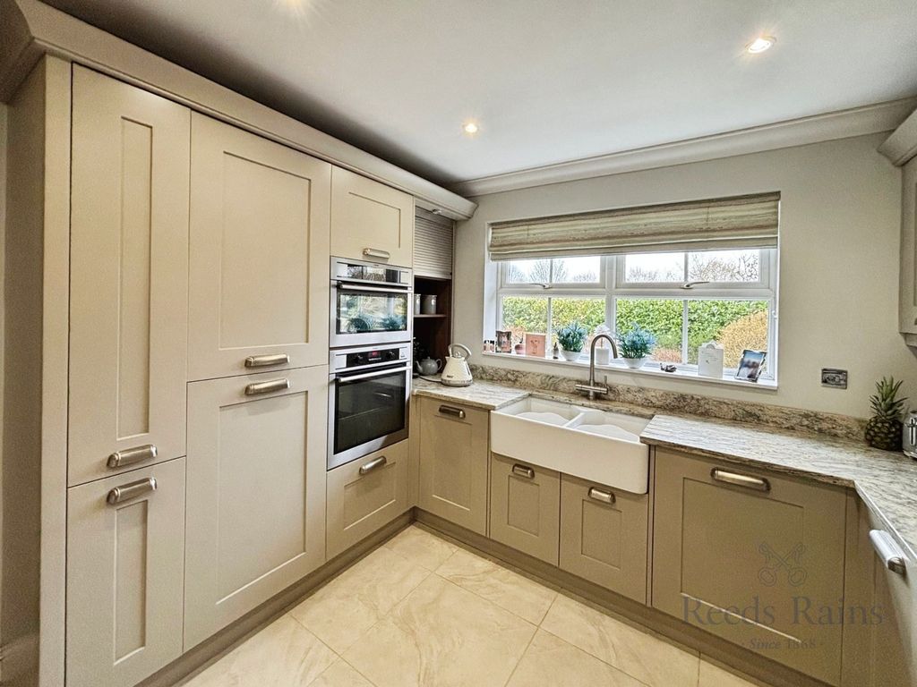 Property photo 2 of 24 Picture No. 49