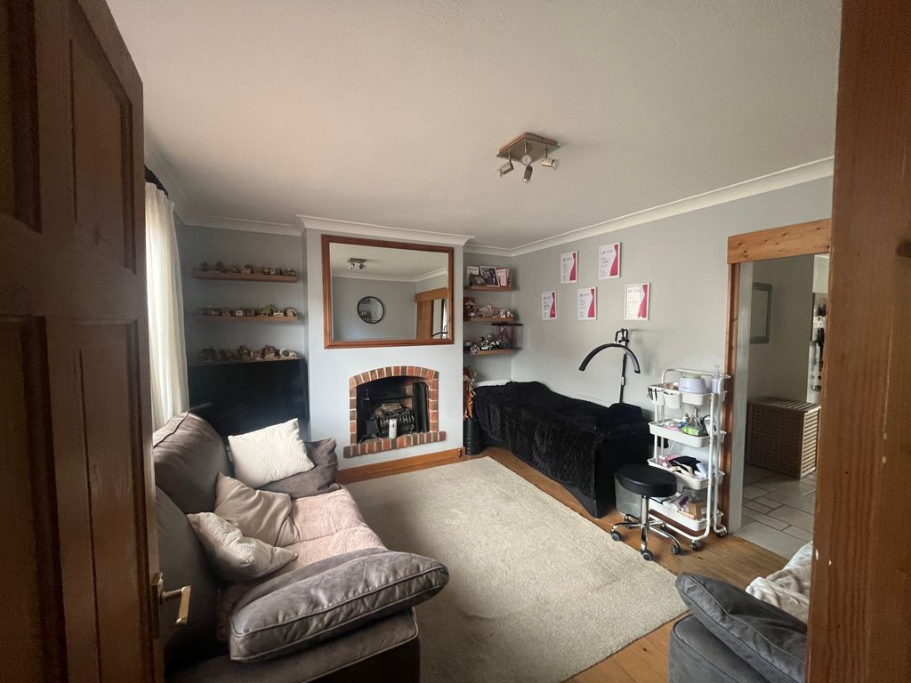 Property photo 2 of 6 Livig