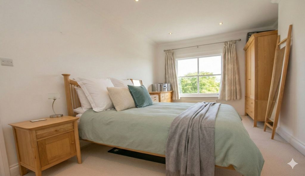 Property photo 3 of 8 Bedroom Original With Ai Added Items