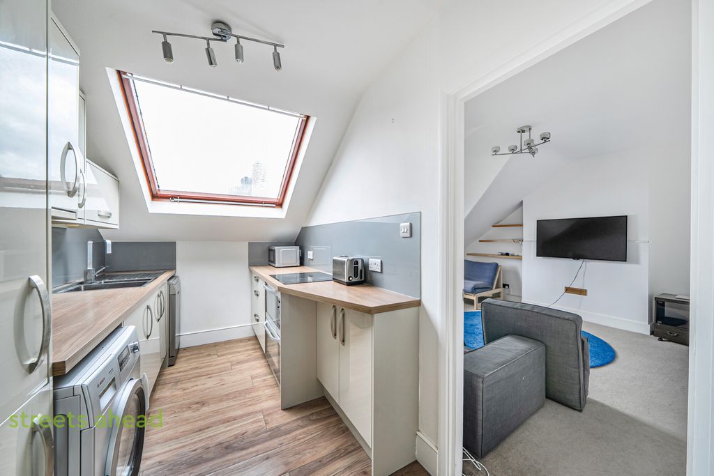 Property photo 2 of 16 8Be3cc5B-27d4-4cc...