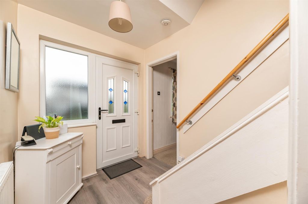 Property photo 2 of 21 Entrance Area