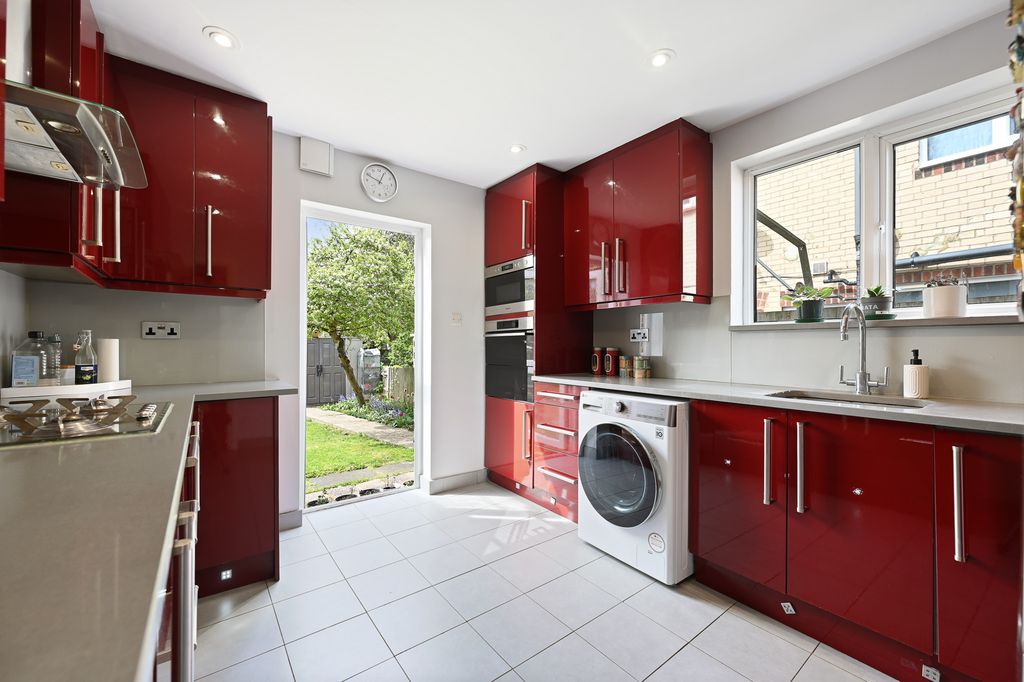 Property photo 3 of 12 9