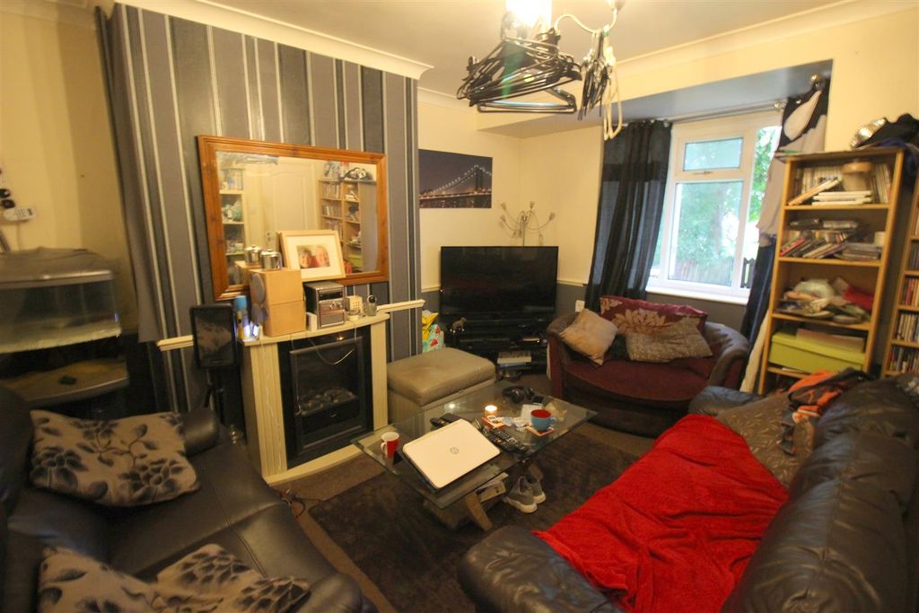Property photo 2 of 4 Lounge