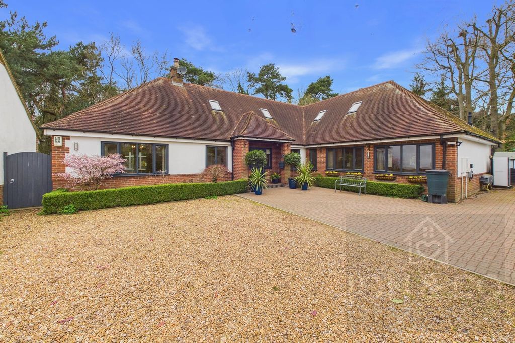 Property photo 2 of 37