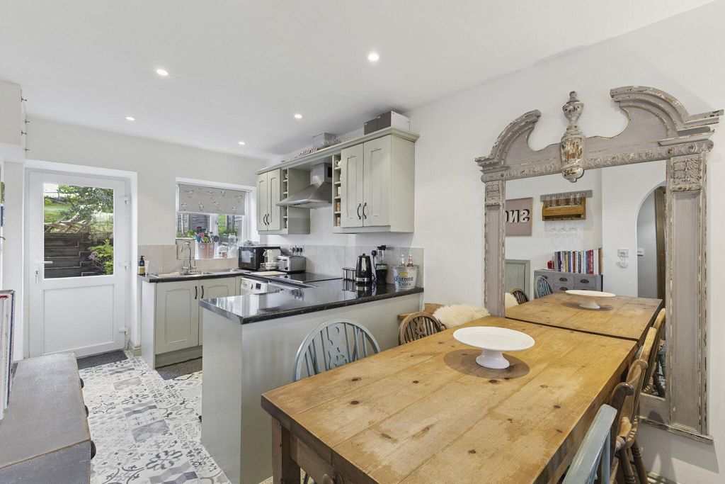 Property photo 2 of 21 Image