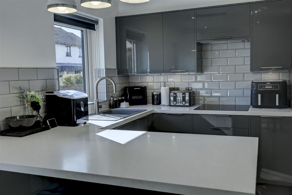 Property photo 3 of 12 Kitchen Diner