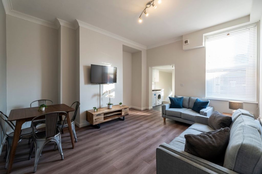 Property photo 1 of 16 30Fr - Living Area