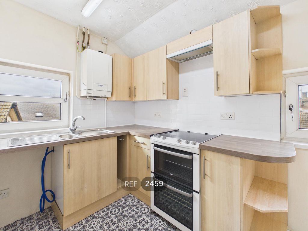 Property photo 3 of 17 Kitchen