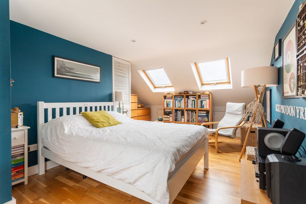 Property photo 3 of 21