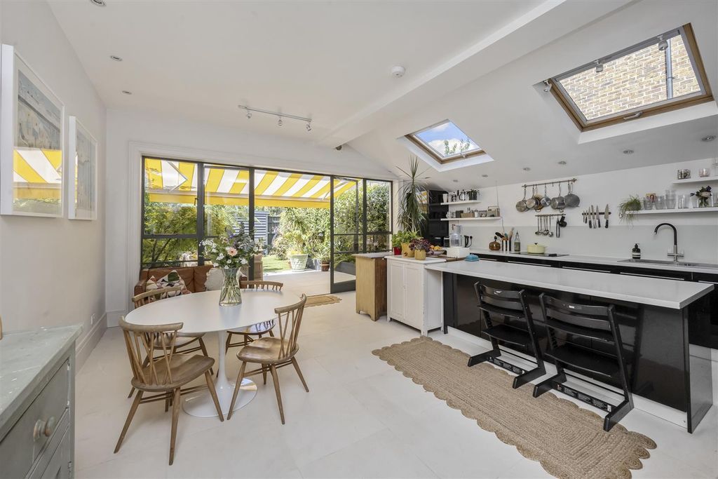 Property photo 3 of 28 Osmond Road, 42-004.Jpg