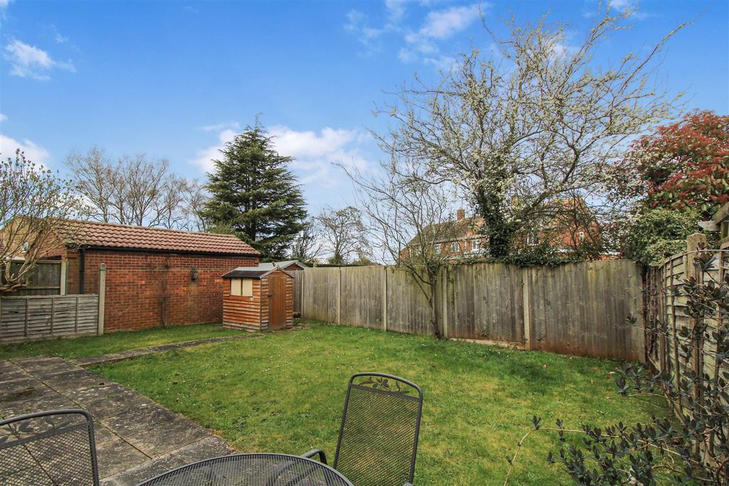 Property photo 3 of 16 Garden