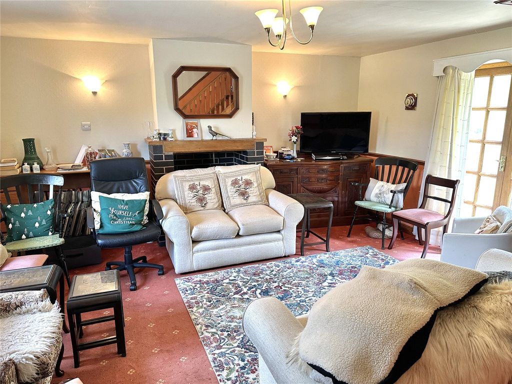 Property photo 2 of 18 Picture No. 24