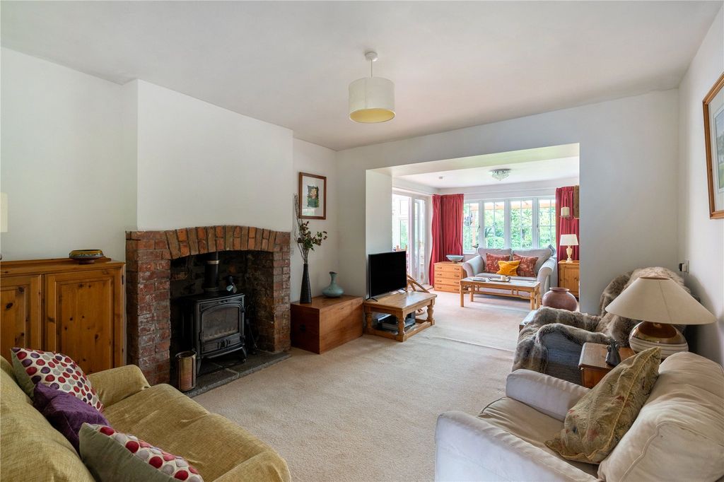 Property photo 3 of 18 Snug