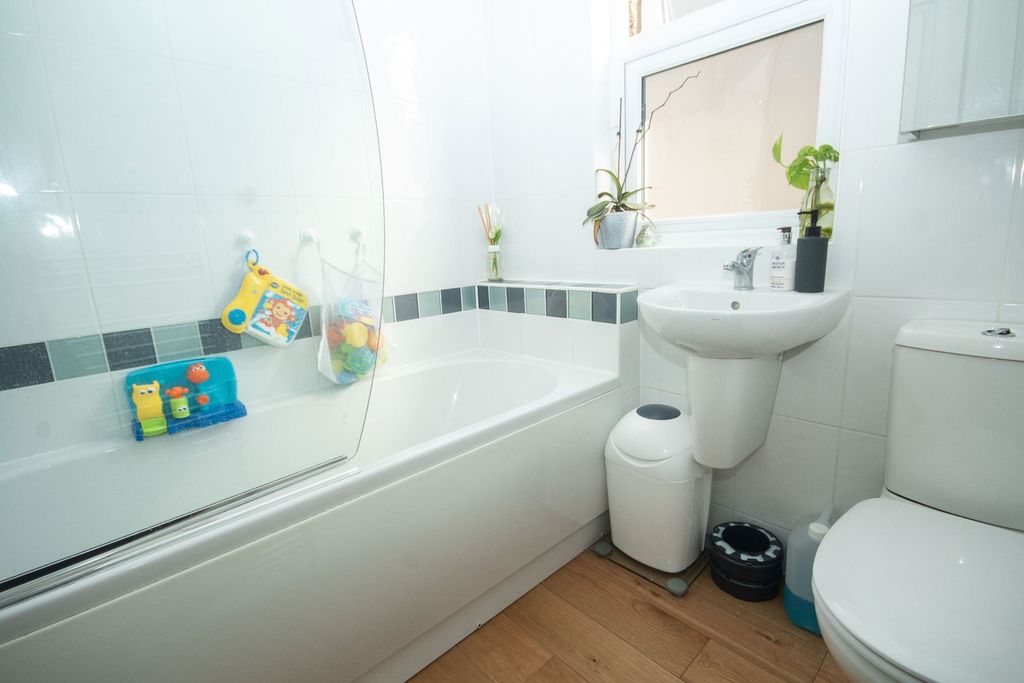 Additional image 6 of 3 bed maisonette for saleMarsh Road, Pinner, Middlesex HA5