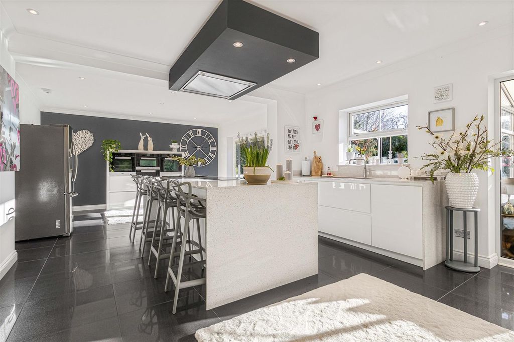 Property photo 2 of 37 7_72449.Jpg