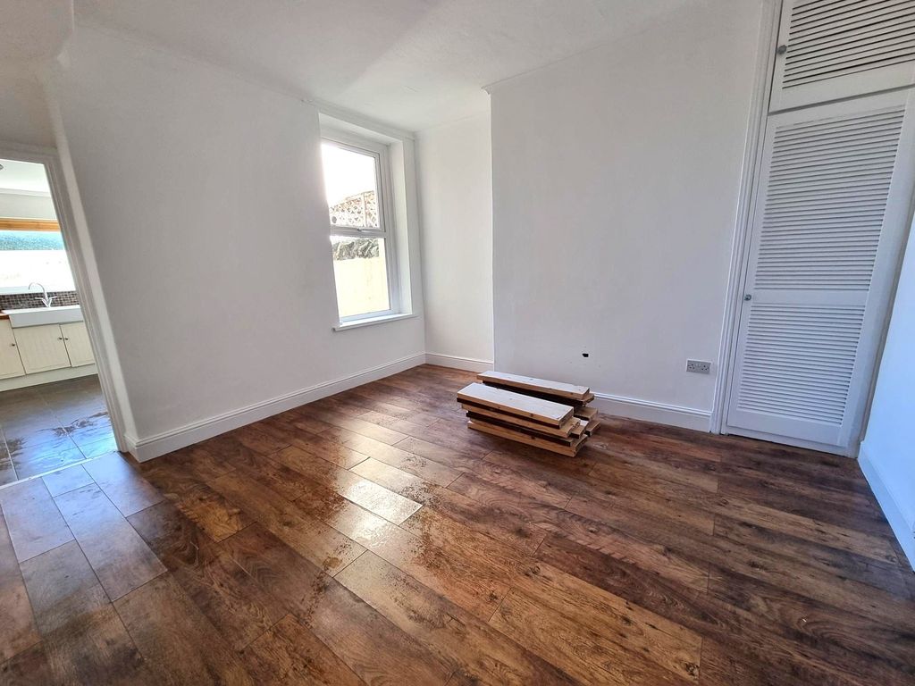 Property photo 3 of 10 Dining Room