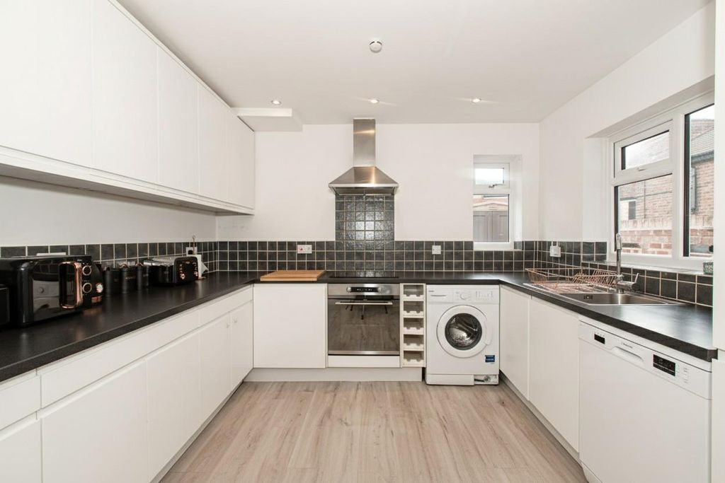 Property photo 3 of 16 Kitchen