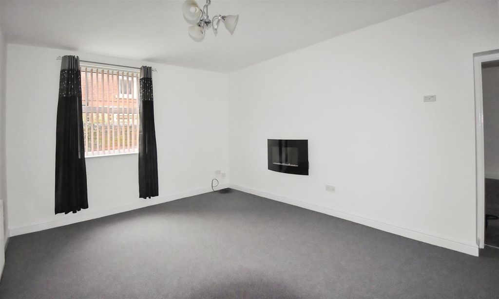 Property photo 3 of 9 5505A4cc-Lounge.Jpg