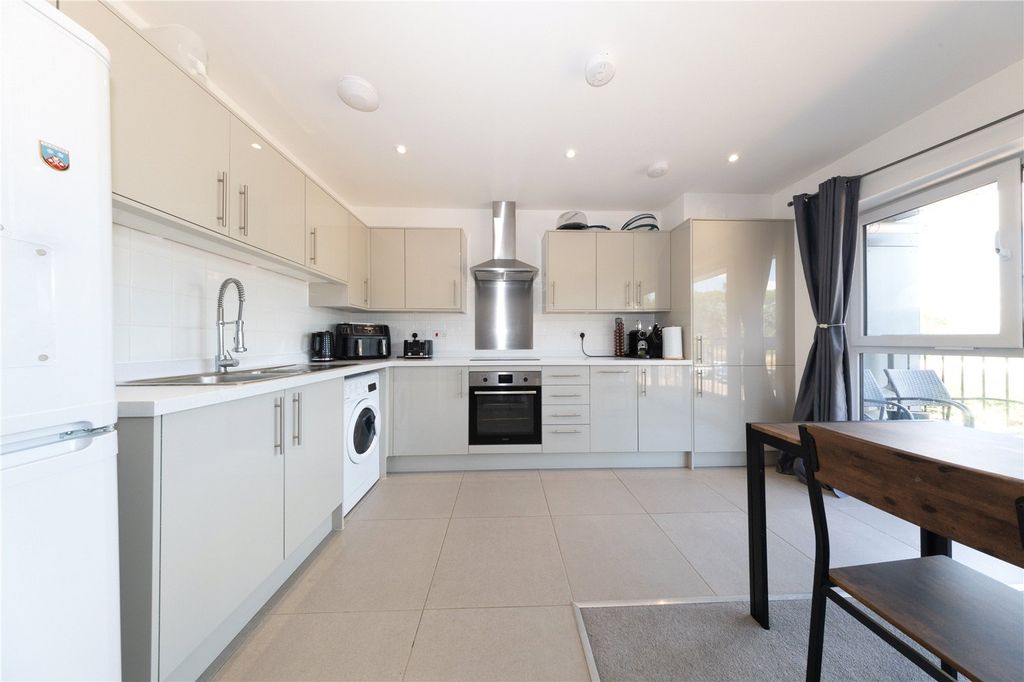 Property photo 2 of 14 Kitchen