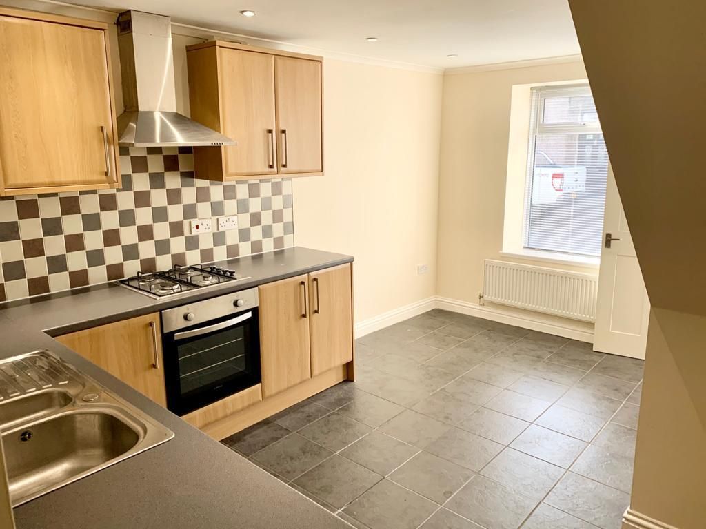 Property photo 3 of 9 Kitchen