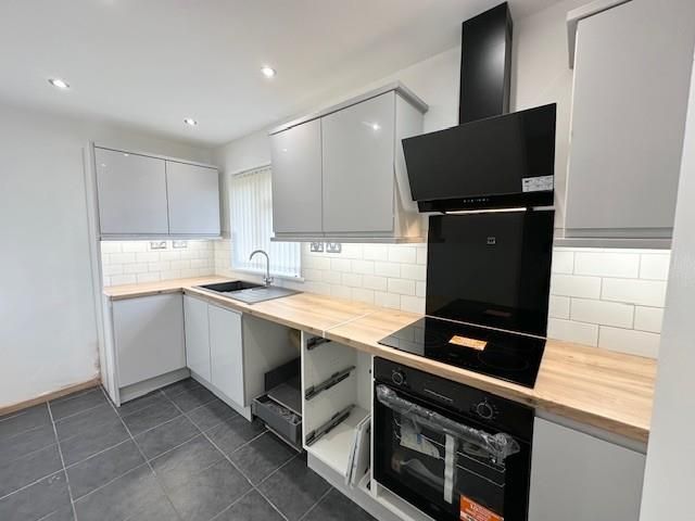 Property photo 3 of 7 Kitchen