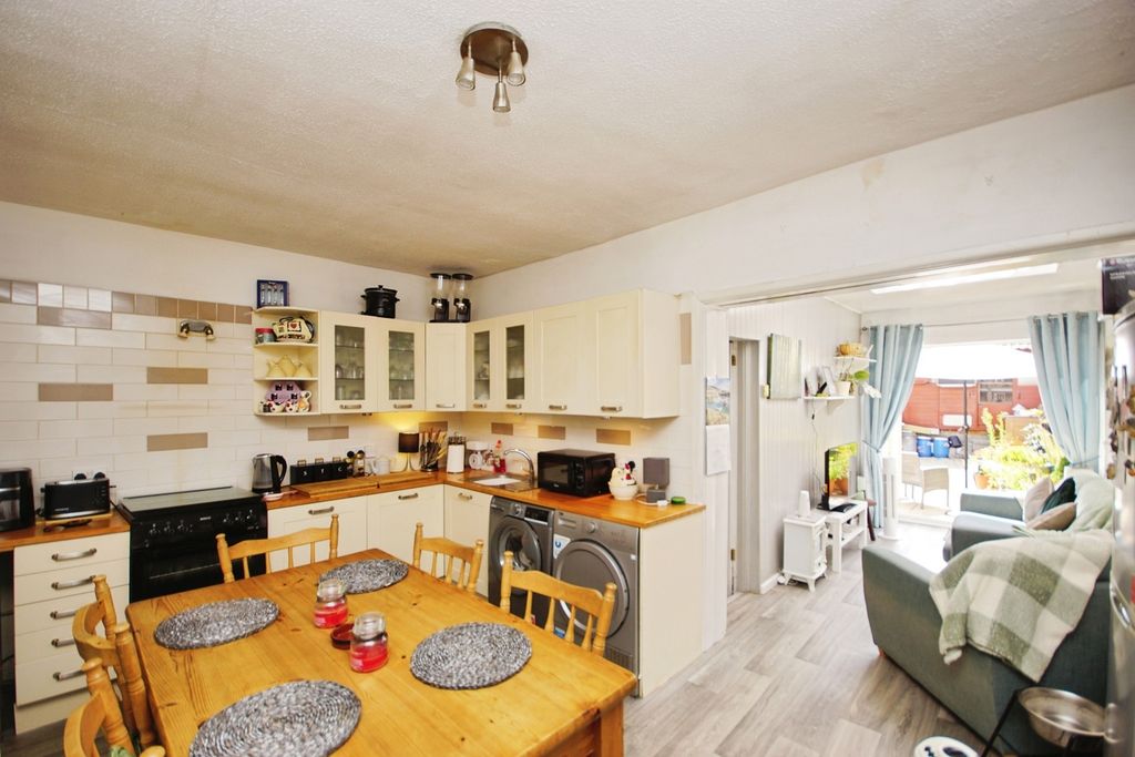 Property photo 2 of 17 Photo