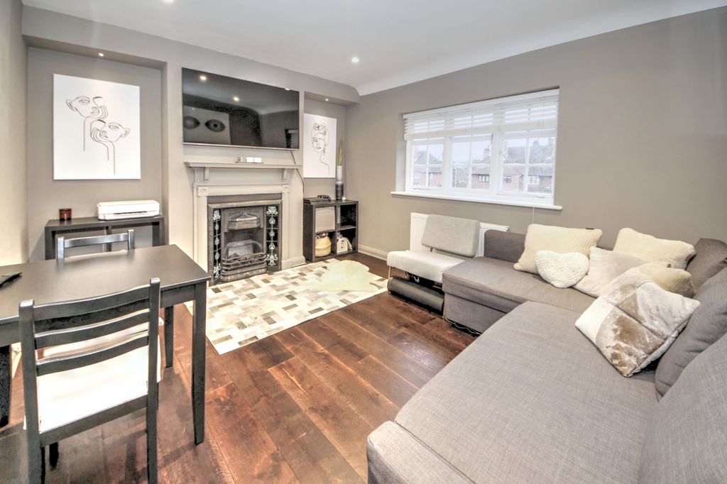 Property photo 1 of 12 2 Bedroom Maisonette