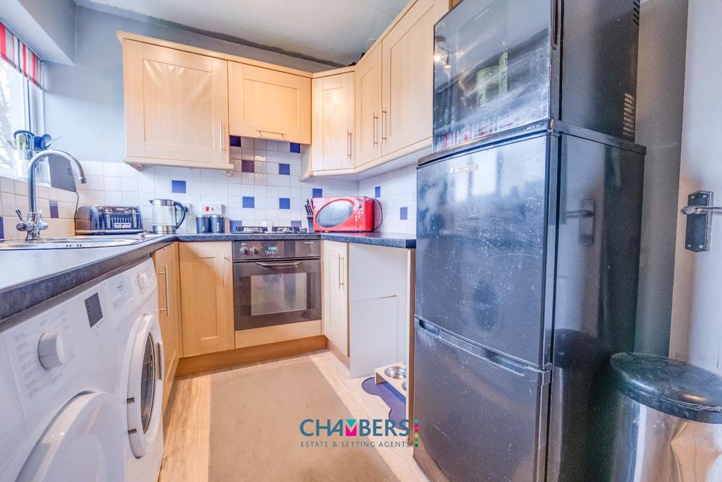 Property photo 3 of 18 Kitchen