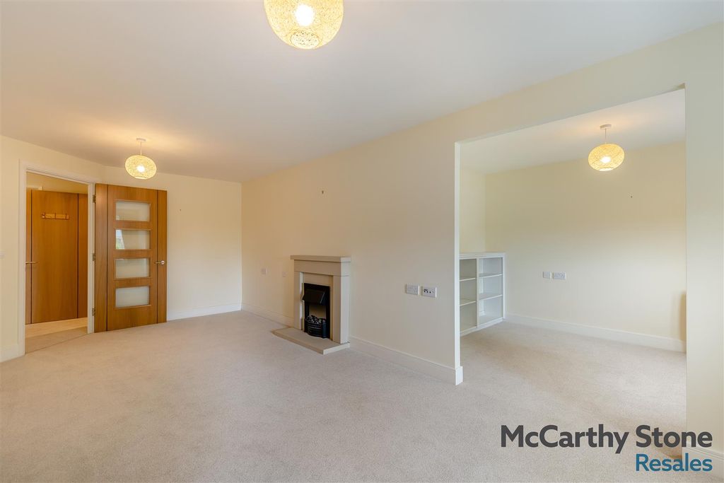 Property photo 3 of 24 8692295-Interior11.Jpg