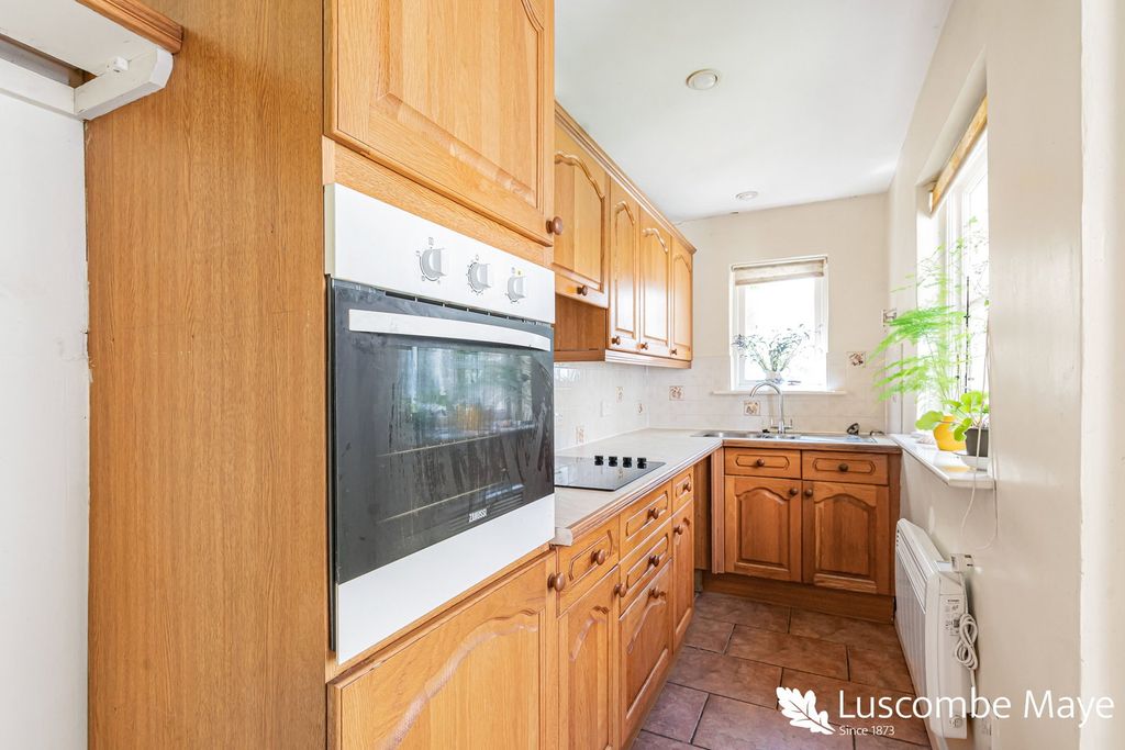 Property photo 3 of 28
