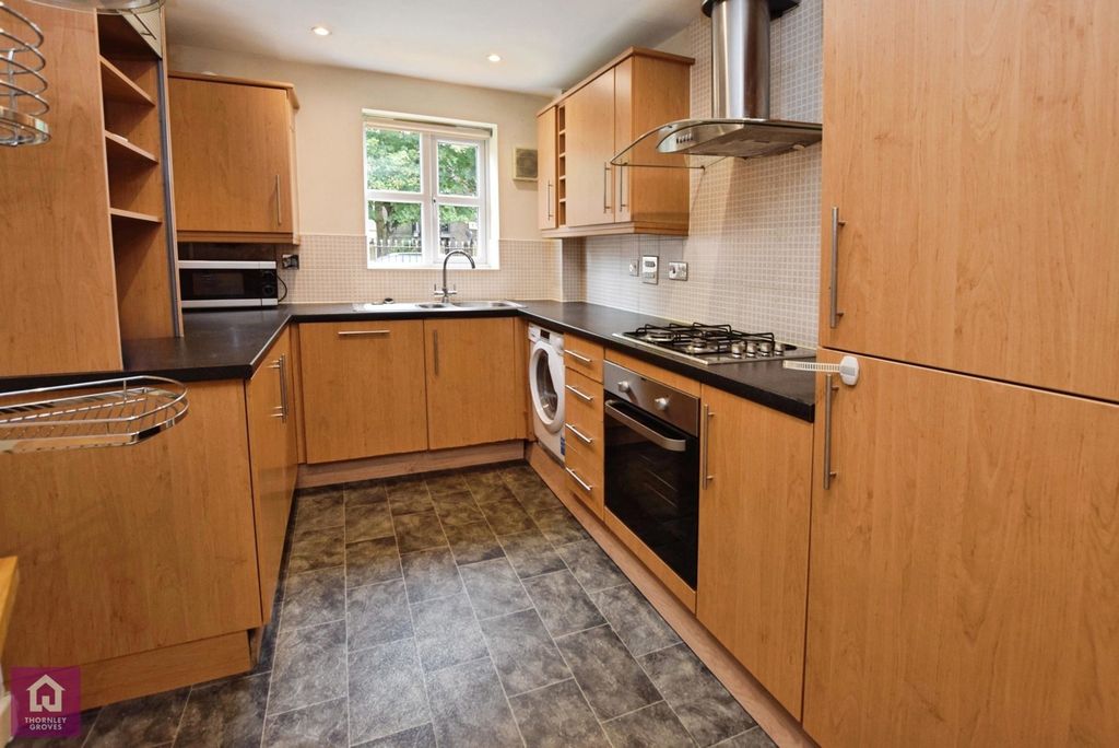 Property photo 3 of 11 Kitchen