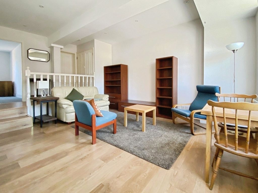 Property photo 3 of 9 Pbox-Img.Jpg