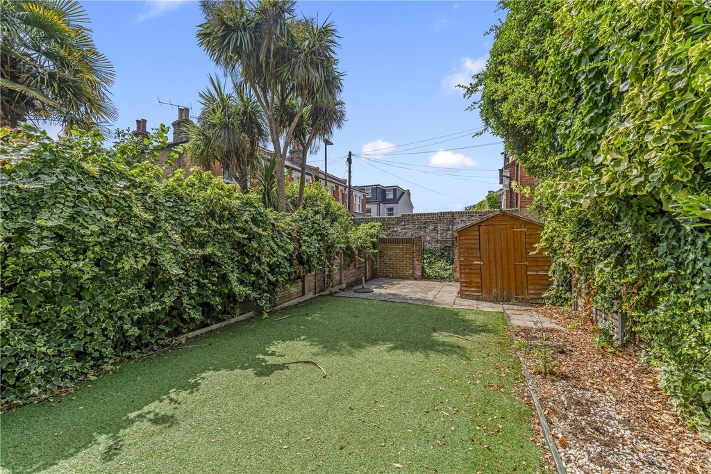 Property photo 2 of 11 Picture No. 18