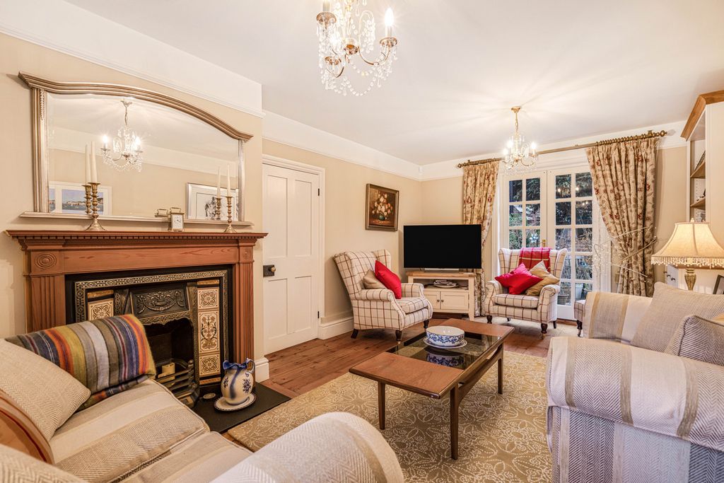 Property photo 2 of 28